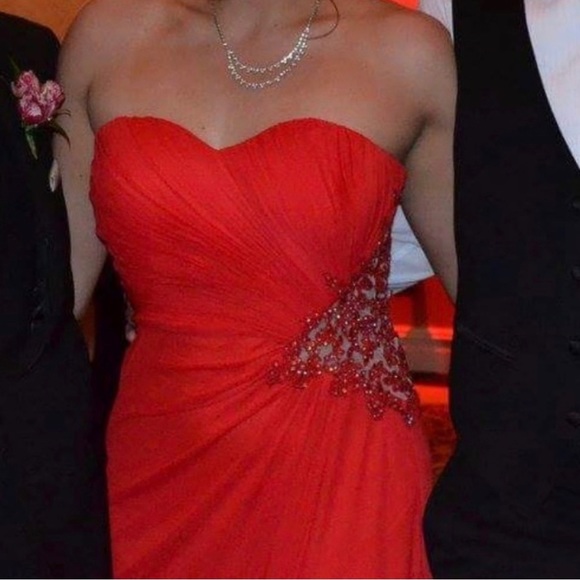 RED PROM DRESS - Picture 5 of 5